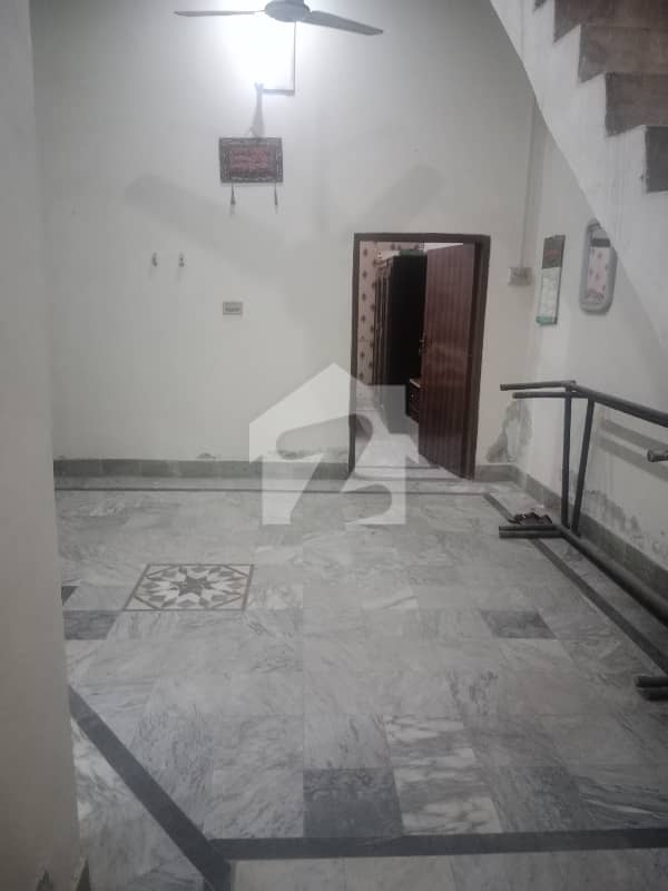 النجف کالونی فیصل آباد میں 2 کمروں کا 3 مرلہ مکان 95.0 لاکھ میں برائے فروخت۔ النجف کالونی فیصل آباد میں 2 کمروں کا 3 مرلہ مکان 95.0 لاکھ میں برائے فروخت۔