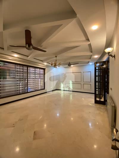 Kanal unfurnished 5 bedrooms double unit house available for sale