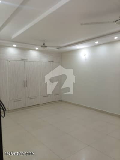 2 Marla Commercial Shop Upper Portion Available For Rent in Emirates Mall Multan