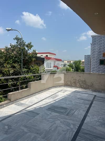 Spacious Upper Portion For Rent Family-Friendly &Amp; Well Maintained