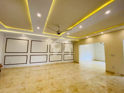 10 Marla Beautiful House for Rent in Bahria Town Phase 8 Sector E