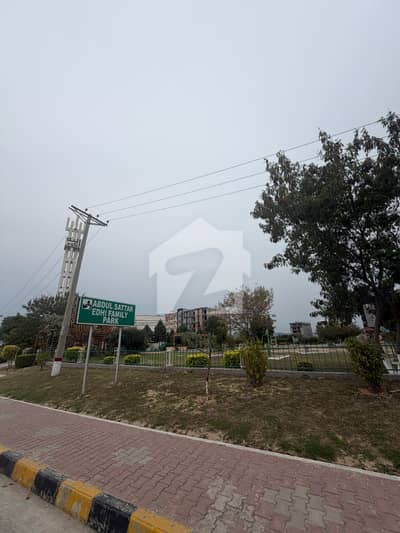 ایم پی سی ایچ ایس ۔ ملٹی گارڈنز بی ۔ 17,اسلام آباد میں 14 مرلہ رہائشی پلاٹ 2.32 کروڑ میں برائے فروخت۔
