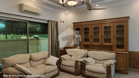 Elegant 11 Marla House for Sale in Prime Location