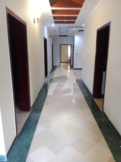 Spacious & Luxurious Kanal Upper Portion Available for Rent