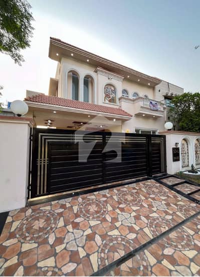 ڈی ایچ اے فیز 8 سابقہ ایئر ایوینیو ڈی ایچ اے فیز 8,ڈی ایچ اے ڈیفینس,لاہور میں 4 کمروں کا 10 مرلہ مکان 5.3 کروڑ میں برائے فروخت۔ ڈی ایچ اے فیز 8 سابقہ ایئر ایوینیو ڈی ایچ اے فیز 8,ڈی ایچ اے ڈیفینس,لاہور میں 4 کمروں کا 10 مرلہ مکان 5.3 کروڑ میں برائے فروخت۔