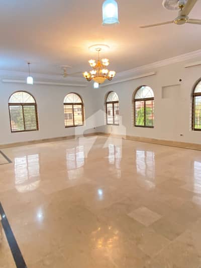 2 Kanal Beautiful Independent Upper Portion 4 Bedrooms Attach Bathrooms DD Best Location