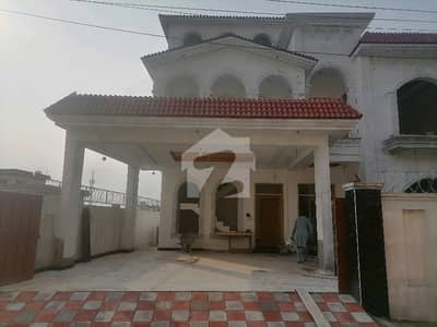 بنی گالہ اسلام آباد میں 9 کمروں کا 18 مرلہ مکان 6.0 کروڑ میں برائے فروخت۔