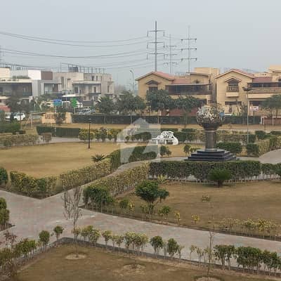 عسکری 10 - سیکٹر ایف عسکری 10,عسکری,لاہور میں 3 کمروں کا 10 مرلہ فلیٹ 3.5 کروڑ میں برائے فروخت۔