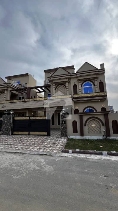 سٹی ہاؤسنگ سوسائٹی سیالکوٹ میں 5 کمروں کا 10 مرلہ مکان 3.3 کروڑ میں برائے فروخت۔