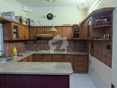 ڈیفینس ویو سوسائٹی کراچی میں 6 کمروں کا 5 مرلہ مکان 3.7 کروڑ میں برائے فروخت۔