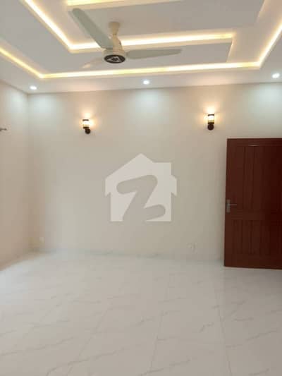 Gulshan-E-Iqbal Block 17 Back National Stadium 2nd Floor Flat 3 Bed Bed Drawing Lounge Kitchen Best Chance Deal