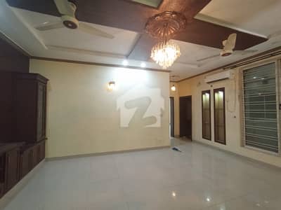 i 8/2 Ground Floor Available For Rent