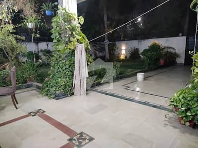 750 Square Yards Block 7 Prime Location One Unit Bungalow 750 Square Yards Block 7 Prime Location One Unit Bungalow