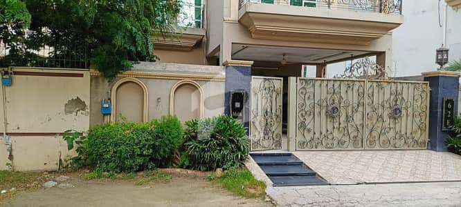 پنجاب سمال انڈسٹریز کالونی لاہور میں 5 کمروں کا 14 مرلہ مکان 4.1 کروڑ میں برائے فروخت۔