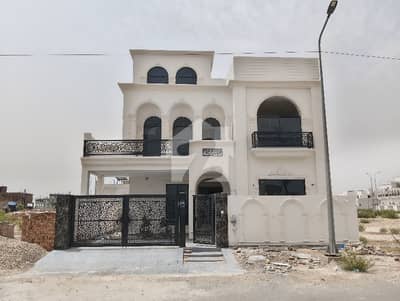 ڈی ایچ اے فیز 1 ۔ سیکٹر بی1 ڈی ایچ اے فیز 1,ڈی ایچ اے ڈیفینس,ملتان میں 5 کمروں کا 10 مرلہ مکان 1.1 لاکھ میں کرایہ پر دستیاب ہے۔