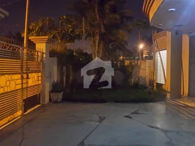 750 Square Yard Single Storey House For Rent 6 Bed DD Block B