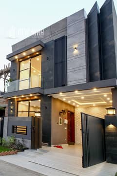 5 MARLA BRAND NEW UNIQUE & STYLISH HOUSE FOR SALE