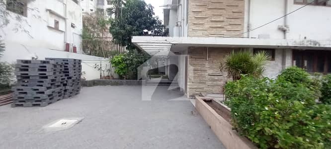 1400 Sq Yards Main Road Bunglow For Commercial Use Only For Corporate Office
