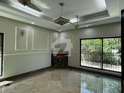 01 Kanal Hot Location & Beautiful House For Sale In DHA Phase 03 Block Z