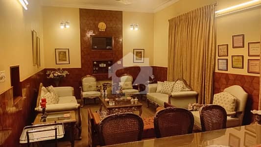 ڈی ایچ اے فیز 2 ڈیفنس (ڈی ایچ اے),لاہور میں 3 کمروں کا 1 کنال مکان 5.75 کروڑ میں برائے فروخت۔ ڈی ایچ اے فیز 2 ڈیفنس (ڈی ایچ اے),لاہور میں 3 کمروں کا 1 کنال مکان 5.75 کروڑ میں برائے فروخت۔
