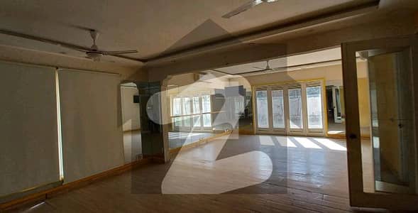 625 Sq Yards 3 Side Corner Ready To Move Condition Best For Commercial Use Near Tariq Road