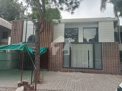 گلبرگ لاہور میں 4 کمروں کا 1 کنال عمارت 4.5 لاکھ میں کرایہ پر دستیاب ہے۔