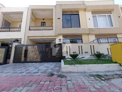 On Excellent Location In Bahria Town Phase 8 - Block M 5 Marla House For sale