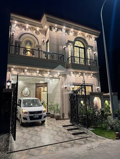 ڈی ایچ اے 9 ٹاؤن ڈیفنس (ڈی ایچ اے),لاہور میں 4 کمروں کا 5 مرلہ مکان 2.4 کروڑ میں برائے فروخت۔
