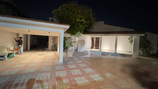 ڈی ایچ اے فیز 5 ڈی ایچ اے ڈیفینس,کراچی میں 6 کمروں کا 2 کنال مکان 11.8 لاکھ میں کرایہ پر دستیاب ہے۔