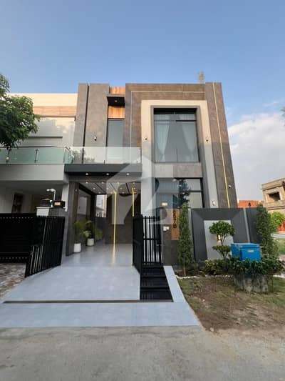 ڈی ایچ اے 9 ٹاؤن ڈیفنس (ڈی ایچ اے),لاہور میں 3 کمروں کا 5 مرلہ مکان 2.4 کروڑ میں برائے فروخت۔ ڈی ایچ اے 9 ٹاؤن ڈیفنس (ڈی ایچ اے),لاہور میں 3 کمروں کا 5 مرلہ مکان 2.4 کروڑ میں برائے فروخت۔