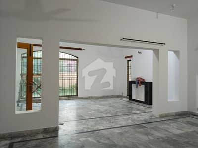 ڈی ایچ اے فیز 3 ڈیفنس (ڈی ایچ اے),لاہور میں 3 کمروں کا 1 کنال زیریں پورشن 1.8 لاکھ میں کرایہ پر دستیاب ہے۔