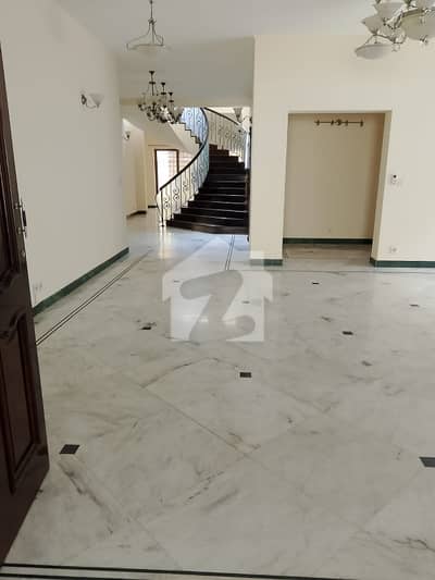 ایف ۔ 6 اسلام آباد میں 5 کمروں کا 1 کنال مکان 15.0 لاکھ میں کرایہ پر دستیاب ہے۔