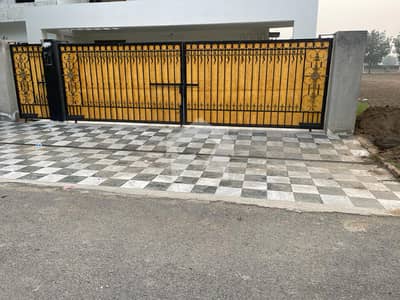 4 Kanal House Is Available For Sale