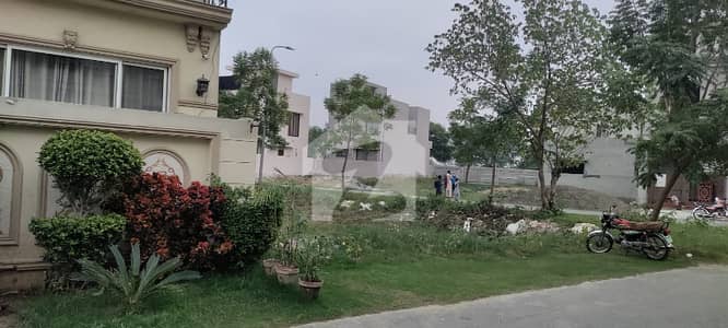 ڈی ایچ اے 9 ٹاؤن - بلاک ای ڈی ایچ اے 9 ٹاؤن,ڈی ایچ اے ڈیفینس,لاہور میں 5 مرلہ رہائشی پلاٹ 98.0 لاکھ میں برائے فروخت۔ ڈی ایچ اے 9 ٹاؤن - بلاک ای ڈی ایچ اے 9 ٹاؤن,ڈی ایچ اے ڈیفینس,لاہور میں 5 مرلہ رہائشی پلاٹ 98.0 لاکھ میں برائے فروخت۔
