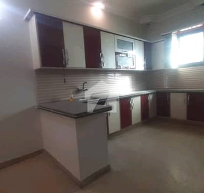 In Gulshan-e-Iqbal - Block 6 House Sized 400 Square Yards For sale