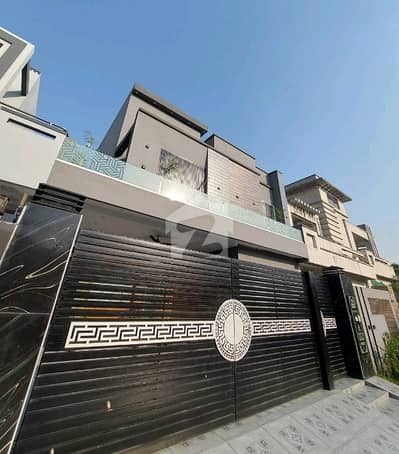 Prime Location House Of 15 Marla Available For sale In Canal View Housing Scheme