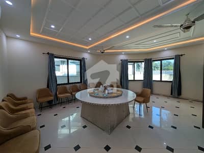 Beautiful Ground+ Basement Brand New