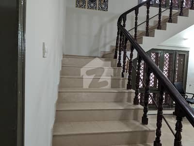 ایف ۔ 10 اسلام آباد میں 5 کمروں کا 1 کنال مکان 4.6 لاکھ میں کرایہ پر دستیاب ہے۔ ایف ۔ 10 اسلام آباد میں 5 کمروں کا 1 کنال مکان 4.6 لاکھ میں کرایہ پر دستیاب ہے۔