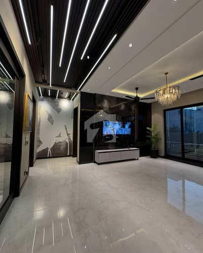Affordable Luxurious Home Triple-Storey House Featuring 7 Bedrooms ,Prime Location.