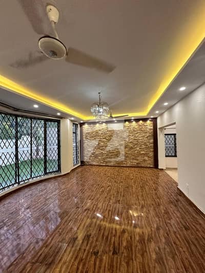7 Bedroom Full House For Rent Features: 7 Spacious Bedrooms, Modern Kitchen, Luxurious Living Areas, And More