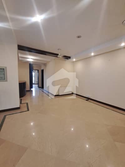 Stunning 6 Bedroom Full House For Rent!
