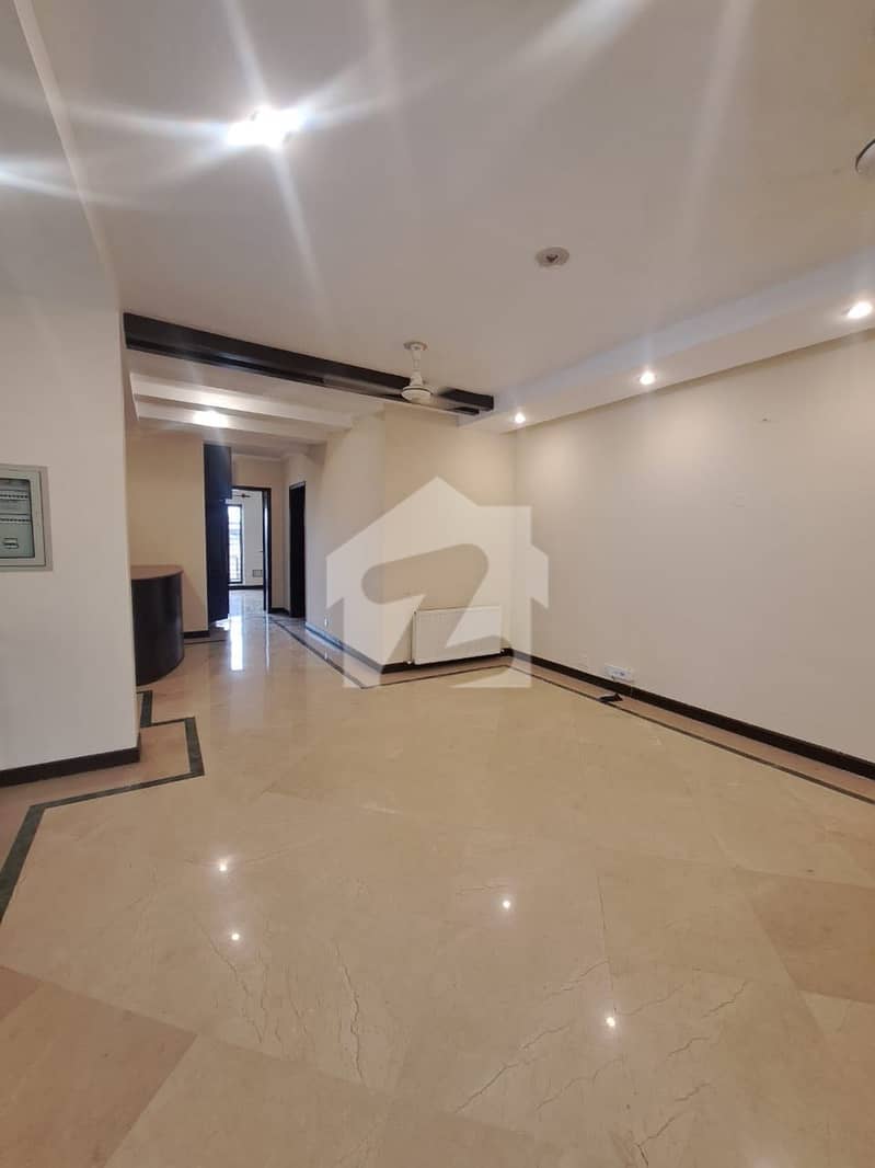 Stunning 6 Bedroom Full House For Rent! Stunning 6 Bedroom Full House For Rent!