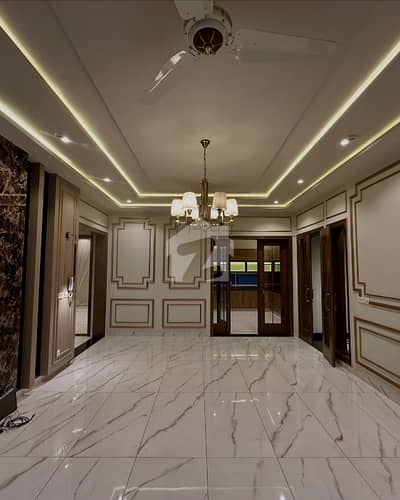 Exclusive 1200 Sq Yard House | 8 Beds | High-End Construction