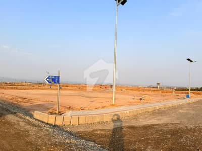 مارگلہ انکلیو مارگلہ ایونیو,اسلام آباد میں 1 کنال رہائشی پلاٹ 6.5 کروڑ میں برائے فروخت۔