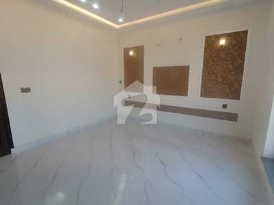 Prime Location House Of 10 Marla In Wapda Town Phase 2 For rent