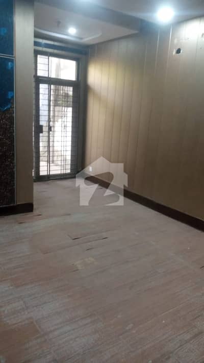 فیصل ٹاؤن لاہور میں 5 کمروں کا 10 مرلہ مکان 4.1 کروڑ میں برائے فروخت۔