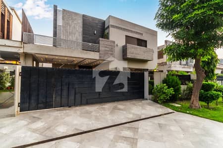 One Kanal Used Modern Design Owner Build Bungalow For Sale At Prime Location Of DHA Lahore Near To Park Masjid & Commercial