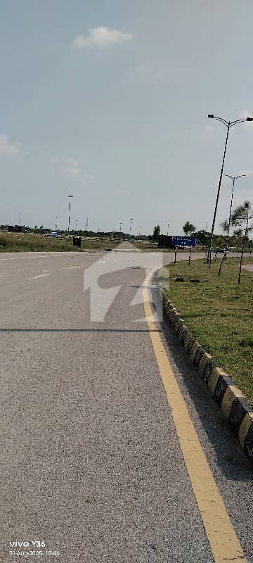 G14/4 Main Double Road Park Facing Plot For Sale Size 35*70