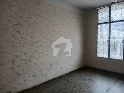 Allama Iqbal Town 10 Marla Upper Portion For Rent 3 bathroom 2 bath