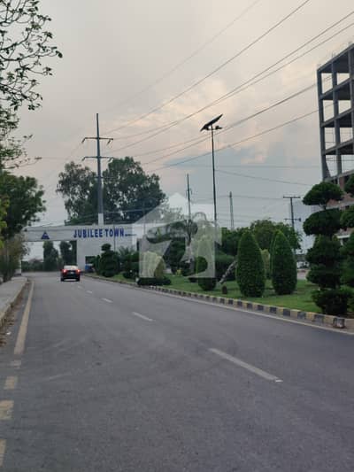 Corner 10 Marla Builder Location Plot For Sale In B Block Jubilee Town.